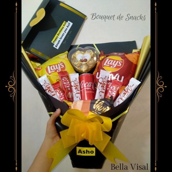 Black and Golden Bouquet with Chocolate and Snacks